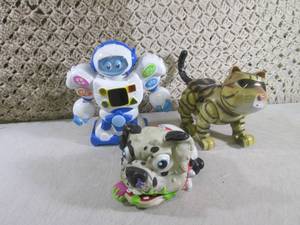 lot 97 image: (BSB) 3 Battery Operated Toys...