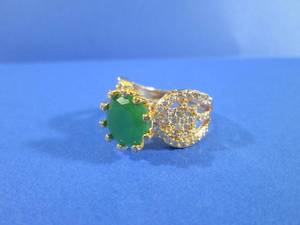 lot 102 image: (CNTR) 14KT Ring with Large Green C...