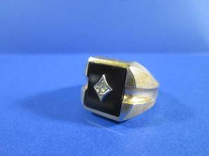 lot 103 image: (CNTR) 18KT HGE Ring with Onyx and ...