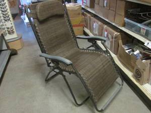 lot 164 image: (RMBC) Folding Outdoor Portable Lou...