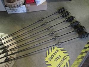 lot 199 image: (EW2) Set of 6 Metal Yard Torches A...