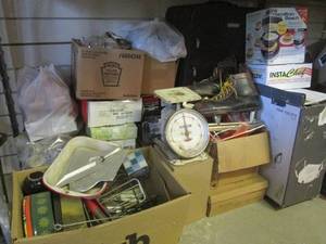 lot 250 image: (EW3) Assorted UnclaimedUnsold Lot...