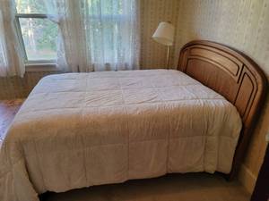 lot 75 image: Full Size Bed, Solid Wood Headboard, Night Stand, Lamp, Mirror and Framed Art - NO SHIPPING