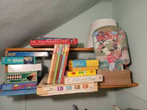 lot 76 image: Vintage Pinball Game, Beanie Babies, Stuffed Toys, Vintage Board Games, Viewmaster, Lincoln Logs and More - NO SHIPPING