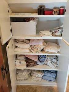 lot 91 image: Contents of Bathroom Cupboards - Sheets, Embroidered Pillow Cases, Bathroom Dcor and More - NO SHIPPING