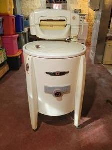 lot 93 image: Vintage Speed Queen Ringer Washer - NO SHIPPING