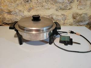 lot 130 image: Vintage Lustre Craft Stainless Steel Electric Skillet - Model 17209