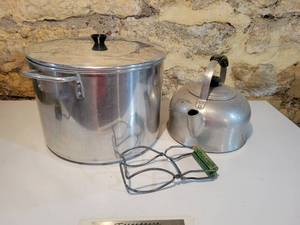 lot 131 image: Large Vintage Aluminum Water-Bath Canning Pot and MIRRO Aluminum Kettle