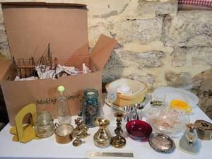 lot 139 image: Large Lot of Home Dcor, Tupperware, Vintage Insulator and More - NO SHIPPING