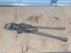 lot 158 image: MANCO 24 Bolt Cutters w Cast Iron Handles
