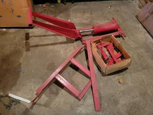 lot 165 image: Truck Dump Hoist Assembly w Brackets and Hydraulic Cylinder - NO SHIPPING