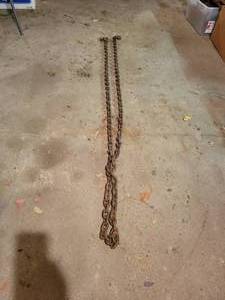 lot 258 image: 38 Log Chain - Approx. 13 w hooks on Both Ends
