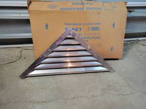 lot 271 image: (2) Unused Triangle Vents - Adjustable from 6-12 to 12-12 - NO SHIPPING