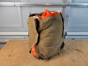 lot 275 image: Vintage Parachute in US Forest Service Green Canvas Bag