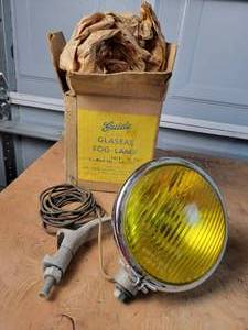 lot 286 image: Vintage UNITY MFG Chrome FOG Lamp - 6 w Bracket