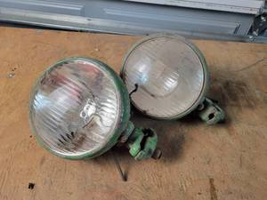 lot 289 image: (2) Glass Lens Antique Tractor Lights - 6 w Clamps