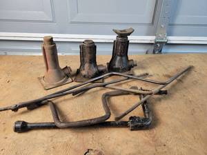 lot 304 image: (3) Vintage Jacks and Handles