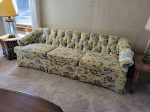 lot 13 image: Vintage Couch - Approx. 90 Long - NO SHIPPING