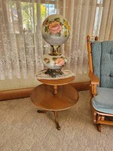 lot 16 image: 2 Tiered Side Table w Beautiful Antique Gone With the Wind Lamp - NO SHIPPING