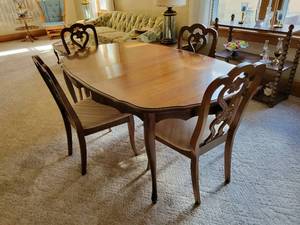 lot 12 image: Dining Room Table w (4) Chairs - 67 x 43 x 29 (with 1 Leaf Inserted) - Includes (2) Leaves and Surface Protector - NO SHIPPING