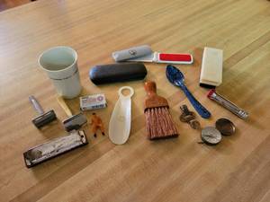 lot 44 image: Mens Vanity Items
