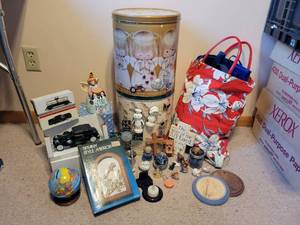 lot 70 image: Lot of Knick Knacks, Magnets, Tote Bags, Die Cast Vehicles, Coin Banks, and MORE NO SHIPPING