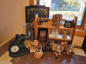 lot 143 image: Lot of Owl Figurines, Display Shelf, Angel Clock, Hurricane Shade, and MORE NO SHIPPING