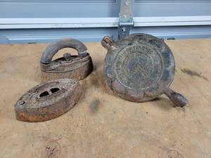 lot 202 image: Antique Irons and Cast Iron Western Rosette Iron