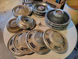 lot 203 image: Lot of (16) Vintage Hub Caps - There are 2 Sets of 4 and the rest are incomplete - NO SHIPPING