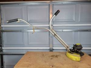 lot 211 image: The Groomer Landscaper 600 Gas Weed Trimmer (Pulls Over) - NO SHIPPING