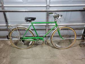 lot 21C image: Vintage 26 Schwinn Collegiate Mens Bicycle - NO SHIPPING