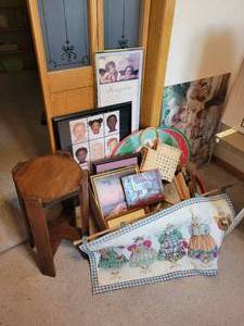 lot 172 image: Lot of Wall Hangings, Picture Frames, Home Dcor, Plant Stand, and MORE NO SHIPPING