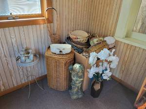 lot 175 image: Lot with Red Wing Pottery (M-1612), Home Dcor, Glass Topped Side Table, Silk Orchids, and MORE NO SHIPPING