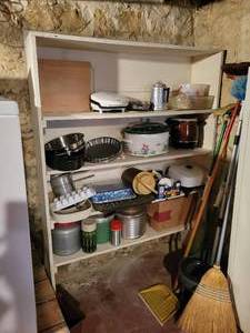 lot 181 image: Wood Shelf with Small Kitchen Appliances, Griswold No. 3 Cast Iron Pan, Pampered Chef Items, Thermoses, and MORE NO SHIPPING