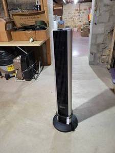 lot 333 image: Bionaire Tower Fan with Timer, Oscillation, and Variable Speed, Tested and Works NO SHIPPING