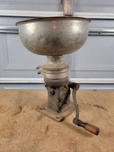lot 404 image: Antique New Prima #2 Tabletop Cream Separator - Made in Finland