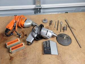 lot 418 image: Vintage THOR Electric Drill, Black & Decker Electric Drill and Assorted Bits
