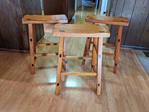 lot 31 image: Set of (3) Short Wood Bar Stools - NO SHIPPING