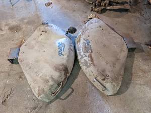lot 236 image: (2) FORD 600 & 800 Series Tractor Fenders - NO SHIPPING