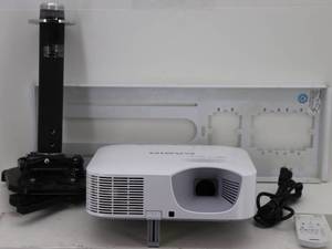 Casio XJ-F100U HDMI DLP Projector, Remote, Mount & Screen