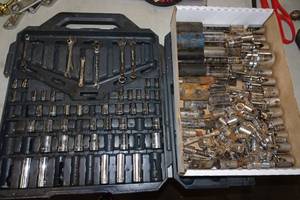 lot 163 image: Assorted Sockets and Wrenches - Many Craftsman