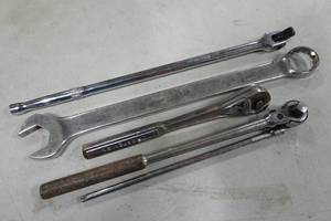 lot 169 image: Craftsman Ratchet, Large Breaker Bar, Wrench and Ratchet