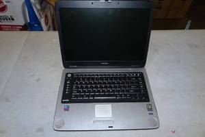 lot 176 image: Toshiba Windows XP Laptop Computer