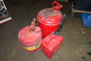 lot 187 image: Gas Cans - 2 Metal