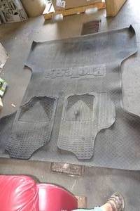 lot 229 image: Floor Mats and Bed Liner Mat for 2004 Ford F-150 Pickup