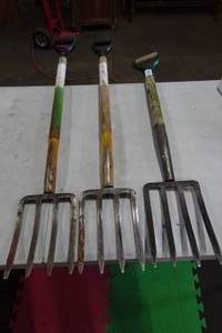 lot 281 image: 3 Roofing Forks