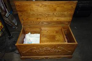 lot 286 image: Wood Entryway Bench with Storage