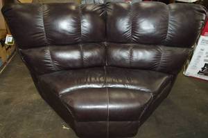 lot 287 image: Ashley Furniture Leather Sectional Corner Section