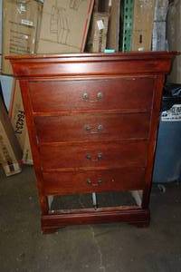 lot 251 image: Vintage Wood Chest of Drawers - Missing Drawer