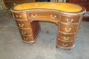 lot 252 image: Antique Kidney Shape Desk